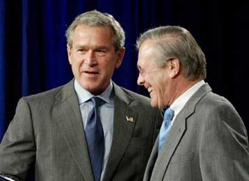 Στην κεφαλή του Πενταγώνου παραμένει ο Ντόναλντ Ράμσφελντ με απόφαση Μπους