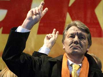 Στο δρόμο επαναληπτικών εκλογών η Ουκρανία με «πόλεμο» Γιανούκοβιτς-Γιουστσένκο