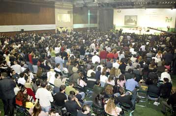 Έκκληση για ενότητα και αποχωρήσεις στη λήξη του συνεδρίου της Νεολαίας ΠΑΣΟΚ