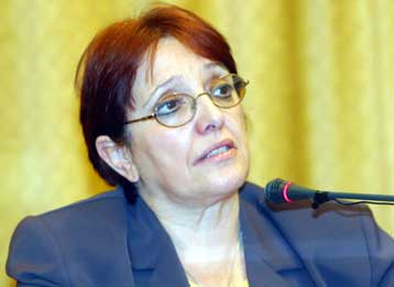 Σκληρή κριτική σε κυβέρνηση και αξιωματική αντιπολίτευση άσκησε η Αλέκα Παπαρήγα