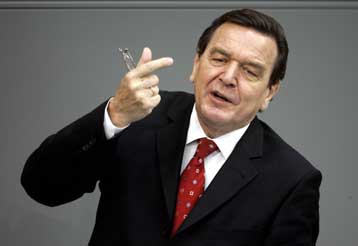 Να «μπλοκάρει» την είσοδο της Τουρκίας στην ΕΕ ζητά από τον Σρέντερ η αντιπολίτευση