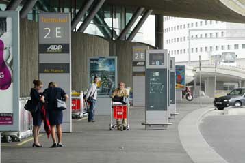 Μυστηριώδης εξαφάνιση εκρηκτικών στο αεροδρόμιο του Παρισιού