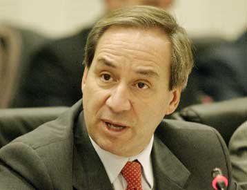 Απειλή κινητοποιήσεων από την ΚΕΔΚΕ για τα κονδύλια των συμβασιούχων