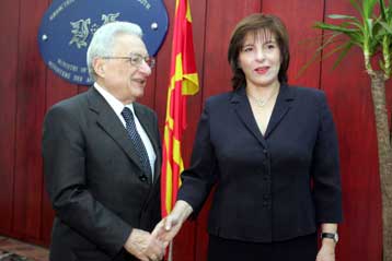 Στις 12 Ιανουαρίου ο επόμενος γύρος συνομιλιών Αθήνας – Σκοπίων για το όνομα της ΠΓΔΜ