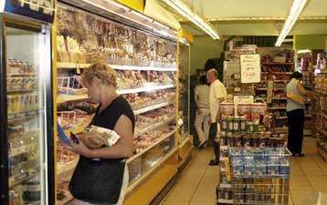 Συνεχίζεται η εξέταση της υπόθεσης των σούπερ μάρκετ από την Επιτροπή Ανταγωνισμού