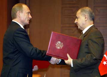 Συμφωνίες οικονομικής και αμυντικής συνεργασίας υπέγραψαν Μόσχα και Αγκυρα