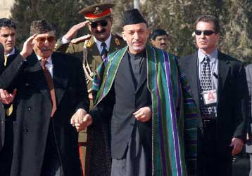 Ο Χαμίντ Καρζάι πρώτος εκλεγμένος πρόεδρος στο Αφγανιστάν της μετά Ταλιμπάν εποχής