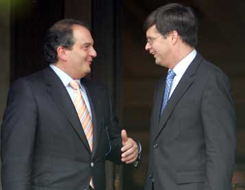 Κείμενο με τις ελληνικές θέσεις εν όψει της 17ης Δεκεμβρίου έλαβε ο Μπαλκενέντε