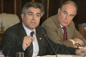 Ερώτηση βουλευτών για ενδεχόμενη παρακολούθηση των τηλεφώνων του ΠΑΣΟΚ