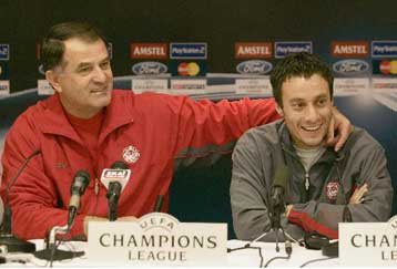 Σύνθημα νίκης από τον Μπάγεβιτς που υποσχέθηκε επιθετικό Ολυμπιακό στο Ανφιλντ