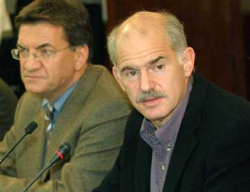 Προβληματισμός στο ΠΑΣΟΚ από διαφοροποιήσεις στελεχών πριν το Συνέδριο