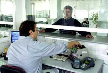 Τελεσίγραφο για την περαίωση στέλνει το υπουργείο Οικονομικών στους μικρομεσαίους