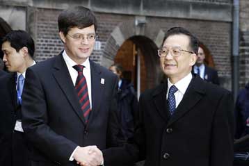 Δεν αίρεται το εμπάργκο όπλων της Ευρωπαϊκής Ένωσης κατά της Κίνας