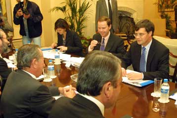 Για βέτο πιέζουν τα κυπριακά κόμματα αν δεν υπάρξει αναγνώριση ώς τις 17 Δεκεμβρίου