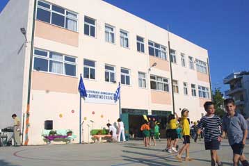 Μήνυση καταθέτουν οι γονείς του 11χρονου που τραυματίστηκε σε σχολείο του Μενιδίου