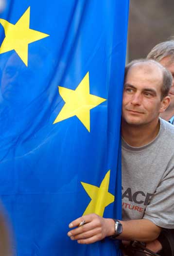 Ιστορική διεύρυνση της ΕΕ με δέκα νέα κράτη-μέλη