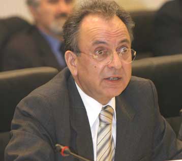 Ταχύτερη μείωση των τιμών των καυσίμων ζητά το υπουργείο Ανάπτυξης