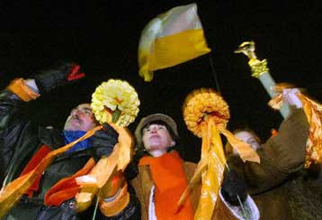 Η διεθνής κοινότητα χαιρετίζει τις μεταρρυθμίσεις στην Ουκρανία εν όψει των εκλογών