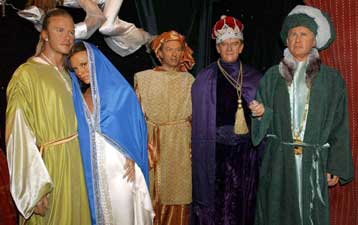 Σκάνδαλο από το κέρινο ζεύγος Μπέκαμ σε ρόλο Παναγίας και Ιωσήφ