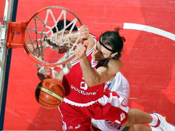 Μεγάλη νίκη της ΑΕΚ στο Πέζαρο-Διασυρμός Ολυμπιακού στο ΣΕΦ