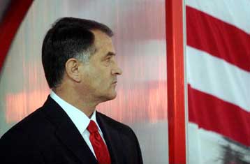 Την παραίτηση Μπάγεβιτς ζήτησαν άγνωστοι με συνθήματα στους τοίχους του Ρέντη