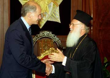 Συμπαράσταση στο Οικουμενικό Πατριαρχείο εξέφρασε ο Γιώργος Παπανδρέου
