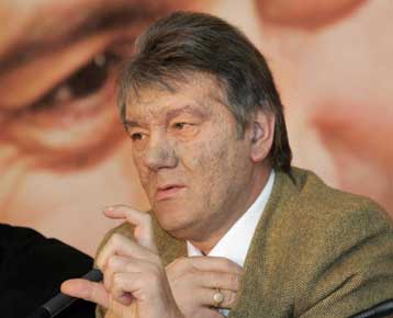 Γιουστσένκο και Γιανούκοβιτς συμφώνησαν τώρα και για τηλεοπτικό ντιμπέιτ