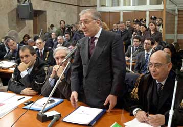 Κάθειρξη εννέα ετών σε στενό συνεργάτη του Μπερλουσκόνι για σχέσεις με τη Μαφία