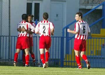 Ο Συμεωνίδης έδωσε τη νίκη στον Ολυμπιακό Βόλου στο ντέρμπι με την Λάρισα