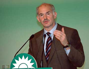 Ανύπαρκτη και καταστροφική χαρακτήρισε την κυβέρνηση ο Γ.Παπανδρέου