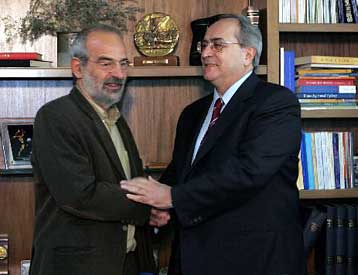 Ο Αλέκος Αλαβάνος ανέλαβε καθήκοντα προέδρου του ΣΥΝ