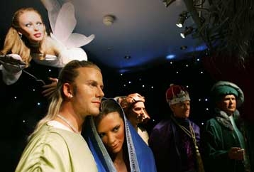 Στόχος βανδαλισμού η κέρινη φάτνη με τα ομοιώματα του ζεύγους Μπέκαμ