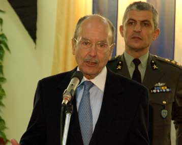 Εγκωμιαστικές δηλώσεις Στεφανόπουλου για Παπούλια από τα Καλάβρυτα