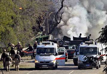 Με κύμα επιθέσεων αυτοκτονίας «σφραγίζεται» η πρώτη επέτειος από τη σύλληψη Σαντάμ