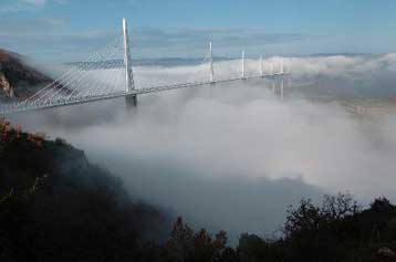 Επίσημη πρώτη για την πιο ψηλή γέφυρα του κόσμου στη νοτιοδυτική Γαλλία