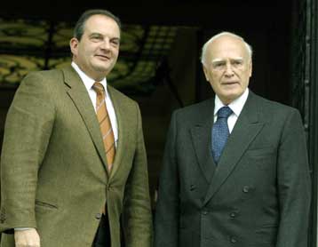 Πρώτο τετ-α-τετ Καραμανλή με Παπούλια μετά την ανακοίνωση της υποψηφιότητας