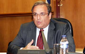 Ελέγχους και αλλαγές στη νομοθεσία για το πλανόδιο εμπόριο ετοιμάζει το ΥΠΑΝ