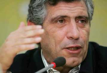 Δεν παίζουμε μόνο όταν έχουμε όρεξη, λέει ο Σάντος για το ματς με την Ααχεν