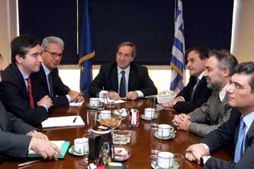 Συνάντηση Αλογοσκούφη με την ΟΤΟΕ για το ασφαλιστικό των τραπεζών