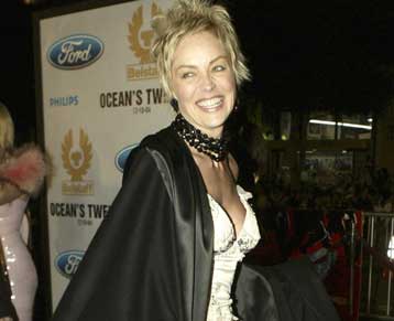 Μήνυση κατά χειρουργού που ισχυρίζεται ότι της έκανε πλαστική κατέθεσε η Σάρον Στόουν