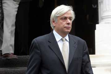 Νομοσχέδιο για τη μοριοδότηση των συμβασιούχων παρουσίασε ο Πρ.Παυλόπουλος