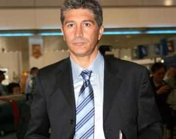 Mάνατζερ των εθνικών ομάδων ποδοσφαίρου ο Μανωλάς