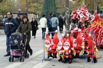 Ανοιχτά έως τις 6 το απόγευμα τα εμπορικά καταστήματα το Σάββατο και την Κυριακή