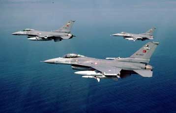 Νέες παραβιάσεις του εθνικού εναέριου χώρου στο Αιγαίο από τουρκικά μαχητικά