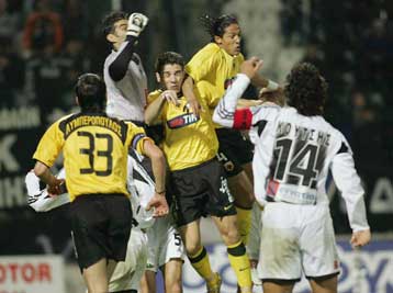 Φυλάκιση επτά μηνών με τριετή αναστολή σε οπαδούς του ΠΑΟΚ και της ΑΕΚ για επεισόδια