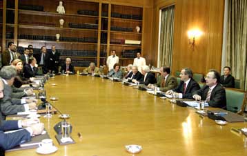 Μεταξύ διορθωτικών παρεμβάσεων και σαρωτικών αλλαγών τα σενάρια περί ανασχηματισμού