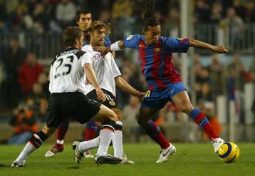 Προσωπική υπόθεση του Ροναλντίνιο το 1-1 της «Μπάρτσα» με την Βαλένθια