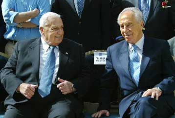 Αναπληρωτής πρωθυπουργός ο Πέρες στη νέα κυβέρνηση εθνικής ενότητας του Ισραήλ