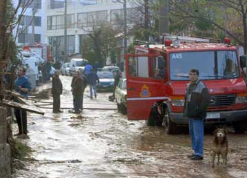 Σημαντικά προβλήματα σε όλη τη χώρα από τις σφοδρές βροχοπτώσεις