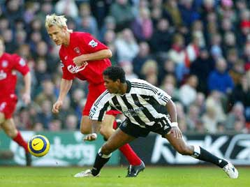 Ο Κάμπελ χάρισε νίκη και 2η θέση στην Αρσεναλ-Aνετα η Λίβερπουλ 3-1 τη Νιούκαστλ